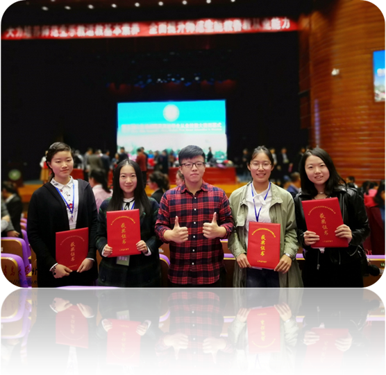 同学们合影(尚娜同学因急事在闭幕式前离开没有参加合影).jpg